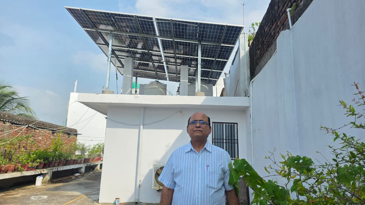 बिजली उपभोक्ता से बने बिजली निर्माता-राजकमल मिश्रा ने लिया पीएम सूर्य घर-मुफ्त बिजली योजना का लाभ